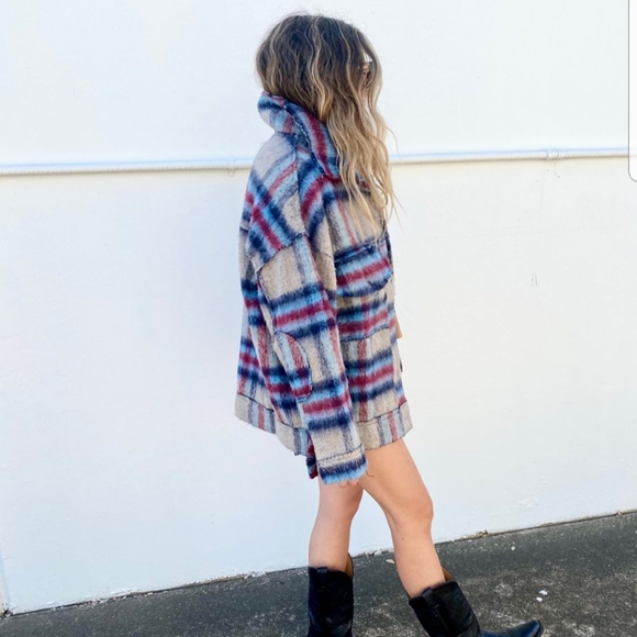 🚨LAST ONE// Plaid Shacket - Picture 2 of 2